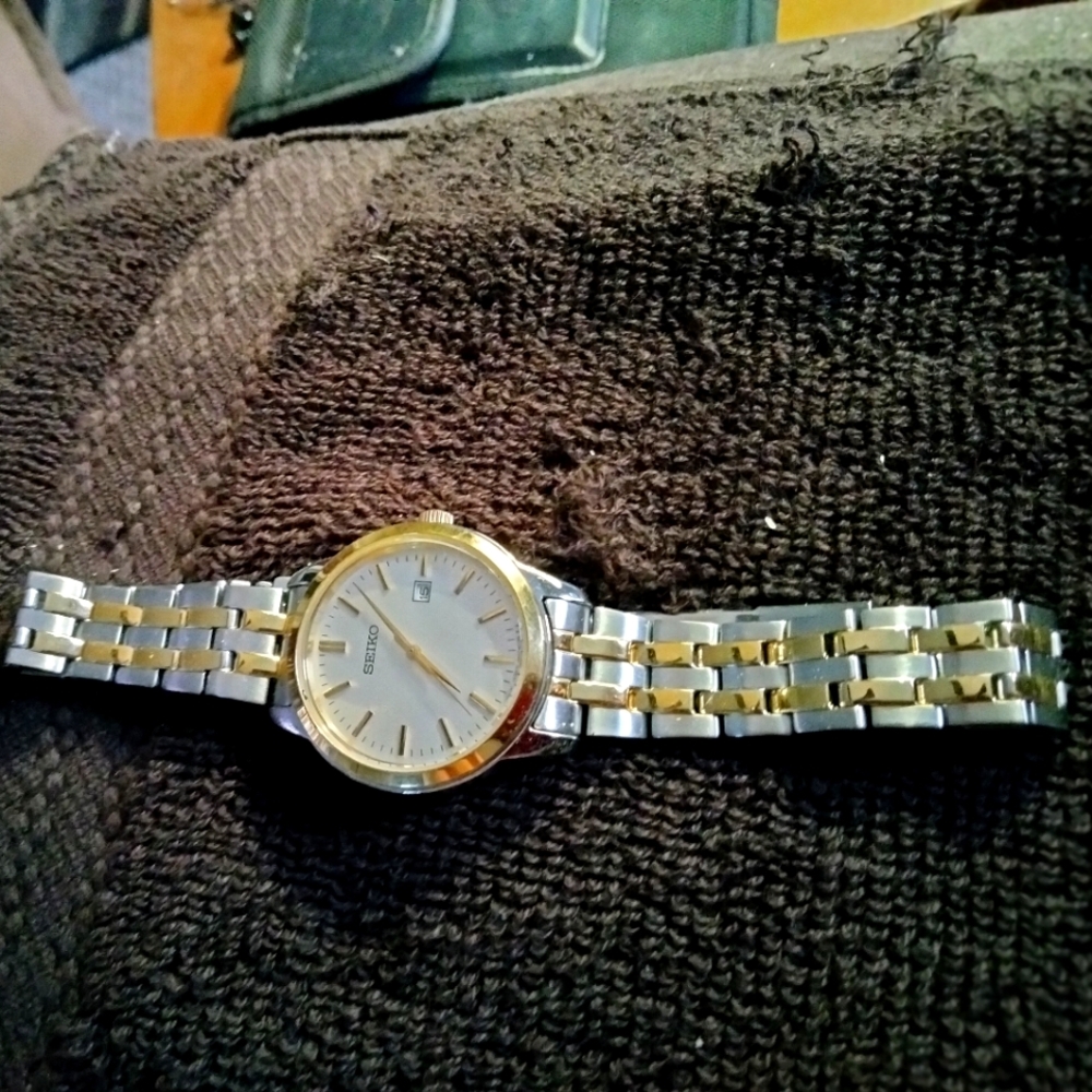 Women's Seiko Gold and Silver watch.